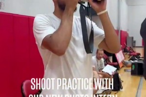 🤣凯尔特人新来了个年轻摄影师，这脑门真是锃亮！
